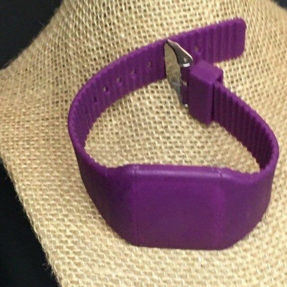 Magenta Purple Silicone Watch Silver Mens Ladies Unisex Retro - Picture 3 of 5